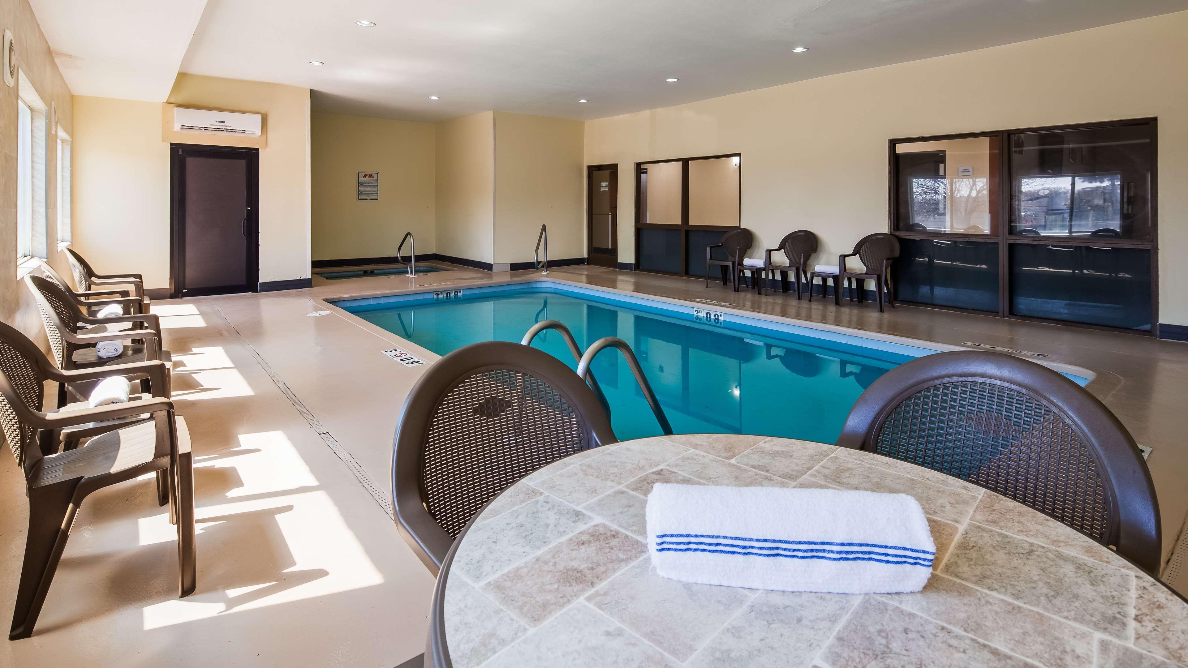 Surestay Plus Hotel By Best Western Blue Springs Buitenkant foto